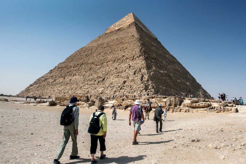 Nowe lotnisko pod Kairem, niedaleko słynnych piramid,...