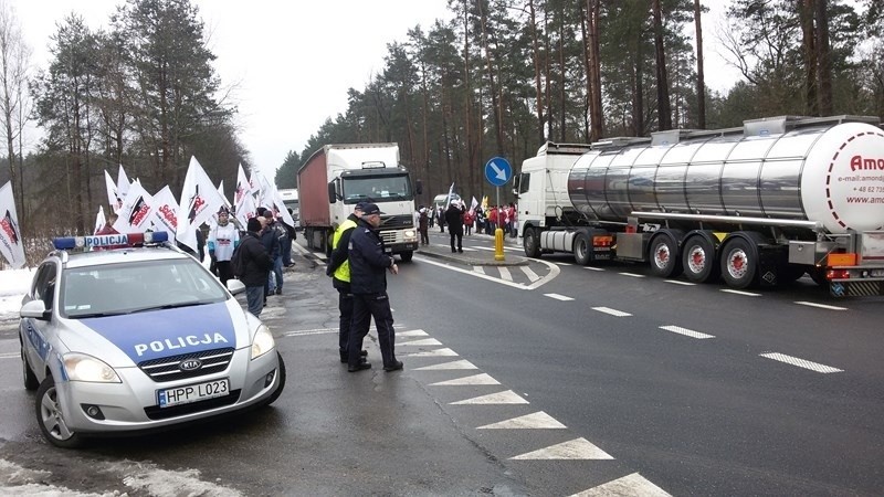 Strajk na Śląsku: Górnicy zablokowali drogi DK1 w...