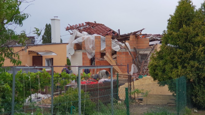 Zawalił się dach w przebudowywanym domu jednorodzinnym. W...