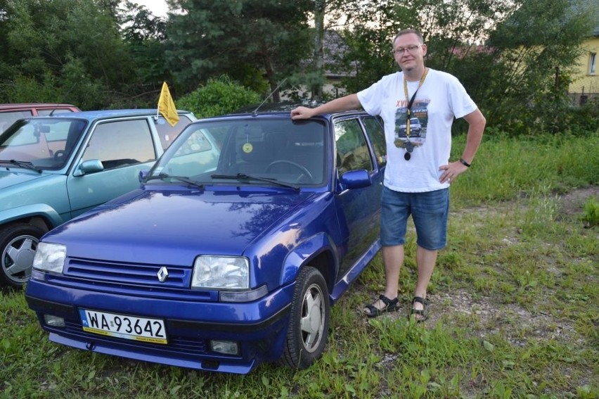 Zlot miłośników Renault 5 w Suchedniowie. Za co kochają te samochody? (ZDJĘCIA)
