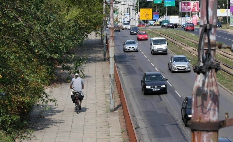 Ścieżka rowerowa wzdłuż ul. Rzgowskiej. Rusza budowa dwóch odcinków