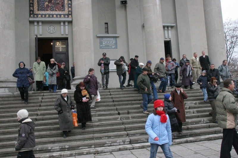 Koronawirus. Polski episkopat udziela dyspensy od uczestnictwa w niedzielnej mszy świętej. Ma obowiązywać do 29 marca