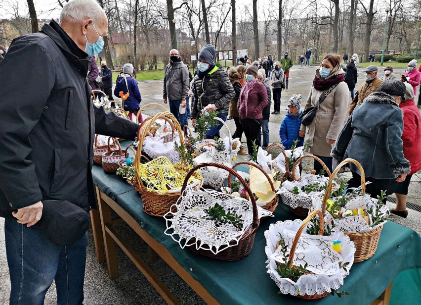 Święcenie pokarmów w krakowskich kościołach w Wielką Sobotę