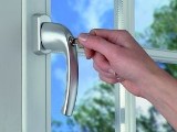 Klamki z kluczykiem jako podwójne zabezpieczenie okien 