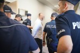 Poznań: Koniec procesu Adama P. i Arkadiusza Ł. "Hossa". Mieli stać na czele mafii wnuczkowej. Prokuratura domaga się więzienia