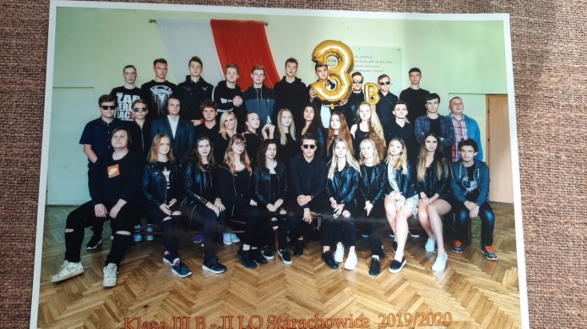 Nauczyciele z II Liceum Ogólnokształcącego w Starachowicach we wzruszający sposób pożegnali swoich maturzystów