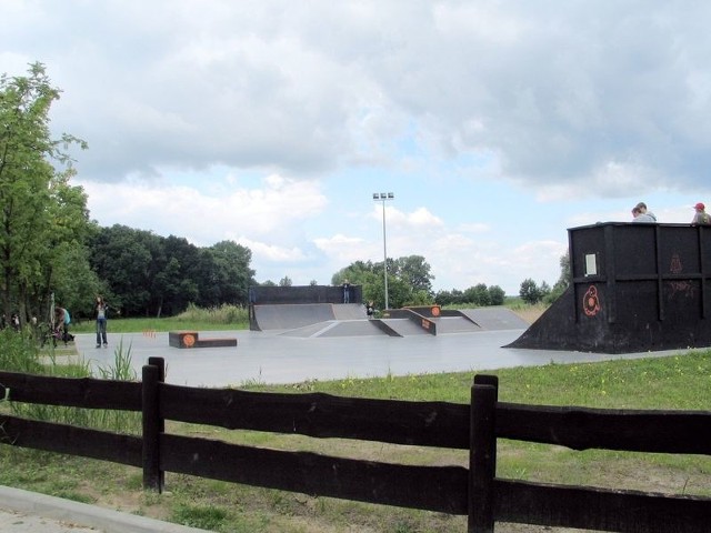 Park dla trialowców stanie w sąsiedztwie oddanego niedawno do użytku skate parku, na zielonych terenach nad Wisłą.