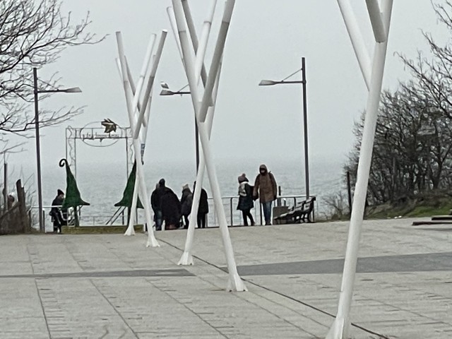 Mimo wiatru i zimna, turyści dopisali w Międzyzdrojach. Zobaczcie na zdjęciach, jak wyglądał weekend w tej nadmorskiej miejscowości!Aby przejść do galerii, przesuń zdjęcie gestem lub naciśnij strzałkę w prawo.