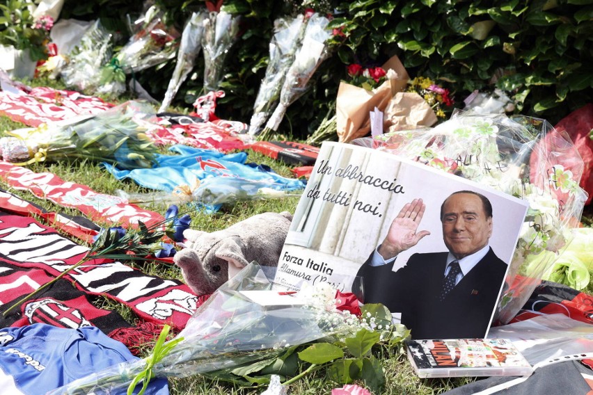 Tak wyglądał pogrzeb Silvio Berlusconiego. Byłego premiera Włoch pożegnały tłumy!