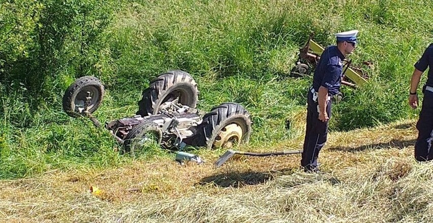 Szymbark. Mężczyzna przygnieciony przez ciągnik. Trwa akcja ratunkowa. Mężczyzna z obrażeniami ciała trafił do gorlickiego szpitala