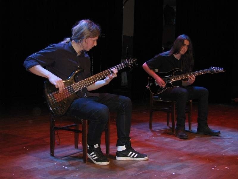 Potem Maciej Mróz i Filip Knap na gitarach zagrali Bacha