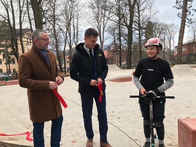 W otwarciu skateparku uczestniczył Grzegorz Macko, wicemarszałek województwa dolnośląskiego.