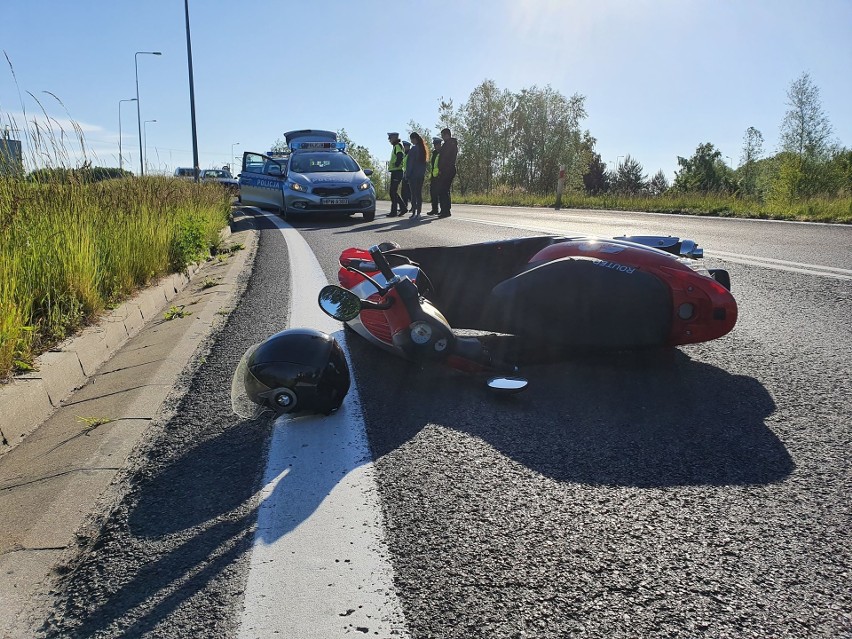 Wypadek pod Karlinem. Rowerzystka została potrącona [zdjęcia]