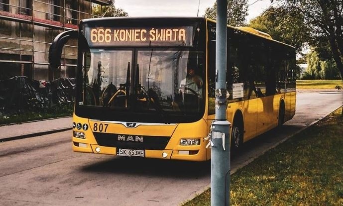 Kierowcy autobusów w Katowicach mają poczucie humoru. Zobaczcie, jak robią sobie żarty w pracy ZDJĘCIA