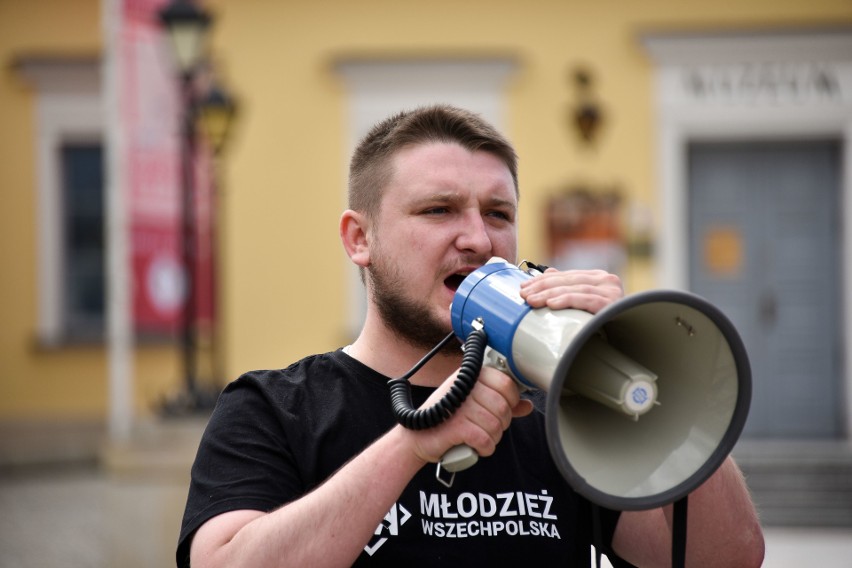 Młodzież Wszechpolska manifestowała przeciw polityce...