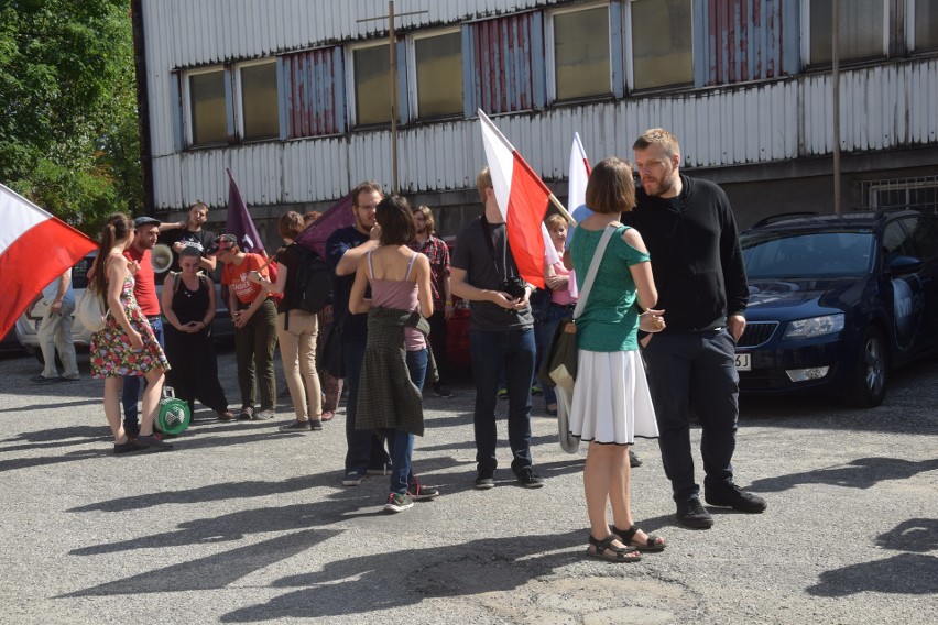 Protest pracowników Huty Szkła w Zawierciu ZDJĘCIA