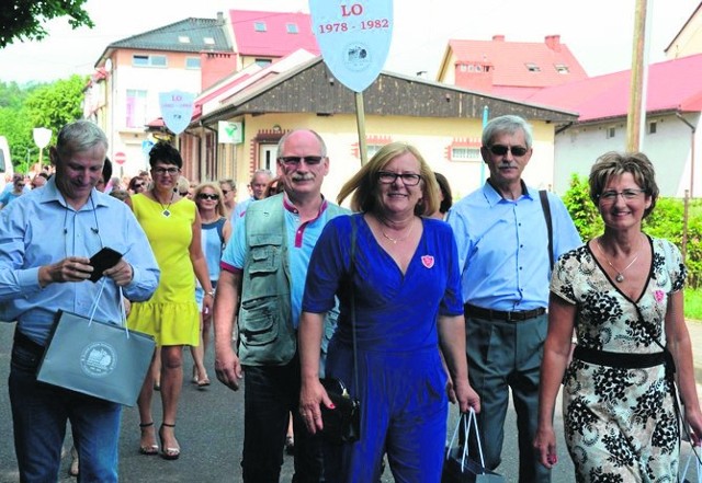 Przemarsz uczestników Zjazdu Absolwentów ulicami Kalisza Pomorskiego. Więcej zdjęć w piątek w „Głosie Drawska”