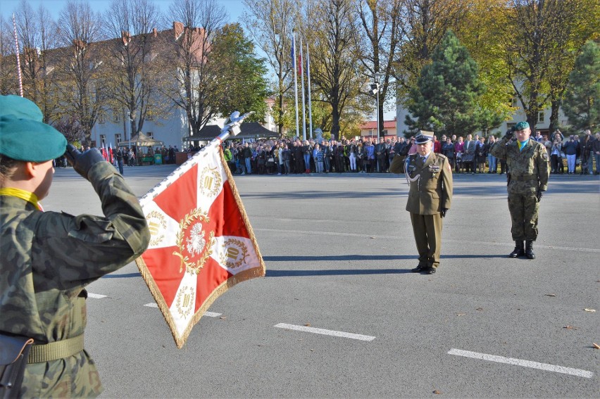 Przysięgę żołnierze złożyli w piątek na terenie opolskich...