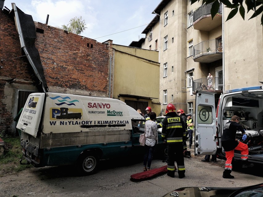 Tragedia w Gliwicach, dach zawalił się pod robotnikami....