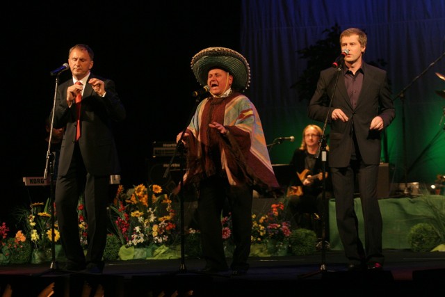 Podczas andrzejkowej zabawy w DMiT wystąpi znany i lubiany przez śląską publiczność Mirek Szołtysek z zespołem Wesołe Trio