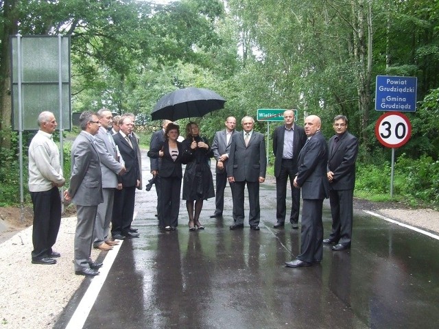 Uroczystego otwarcia drogi dokonano na granicy powiatów: chełmińskiego i grudziądzkiego