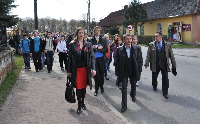 Ulicami Sędziszowa przeszedł marsz pamięci.
