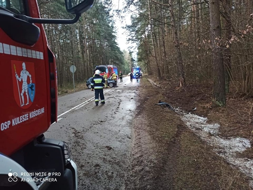 Wypadek na trasie Nowe Wykno - Gołasze Puszcza. W zderzeniu dwóch samochodów osobowych ranna została kobieta [ZDJĘCIA]