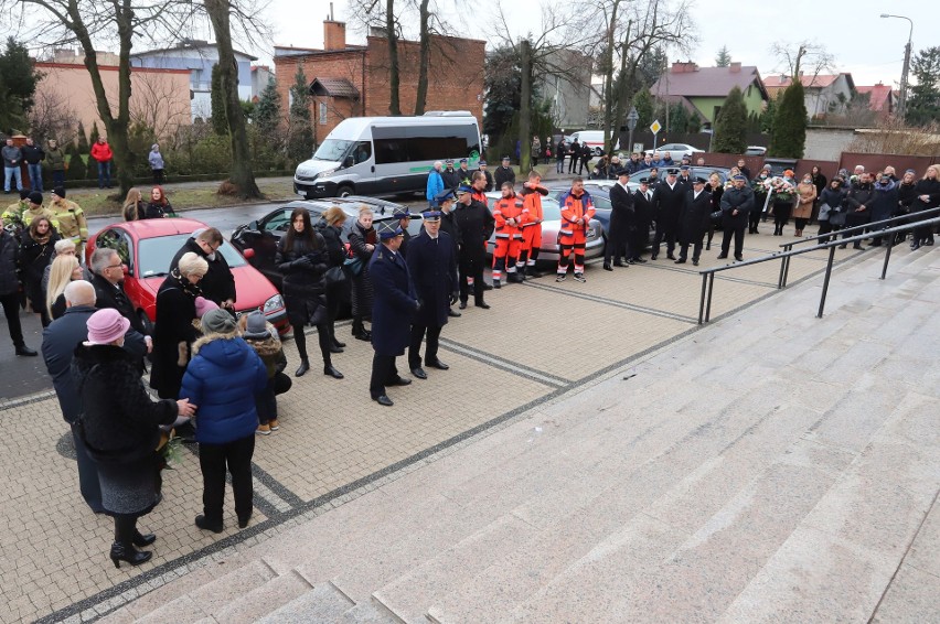 Pogrzeb ratownika medycznego Mariusza Mazierskiego w Radomiu. W ostatniej drodze towarzyszyła mu rodzina, przyjaciele, mundurowi
