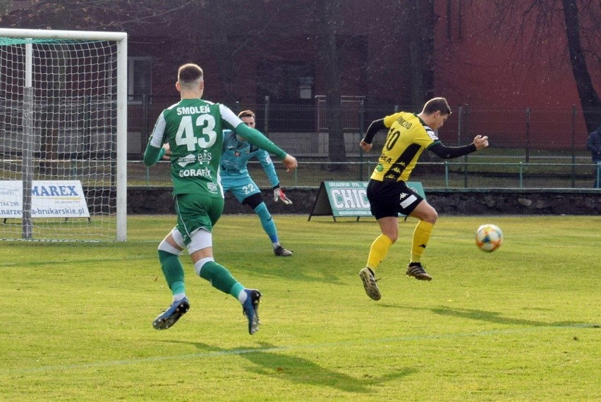 3 liga. Remis i dwie czerwone kartki w "meczu przyjaźni" Wisłoki Dębica z Siarką Tarnobrzeg [ZDJĘCIA]