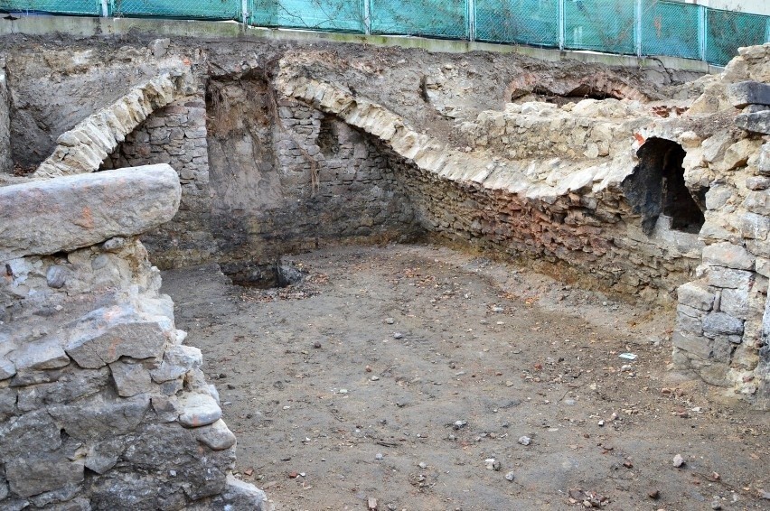Archeolodzy odkryli pod powierzchnią ziemi piwnice kilku...