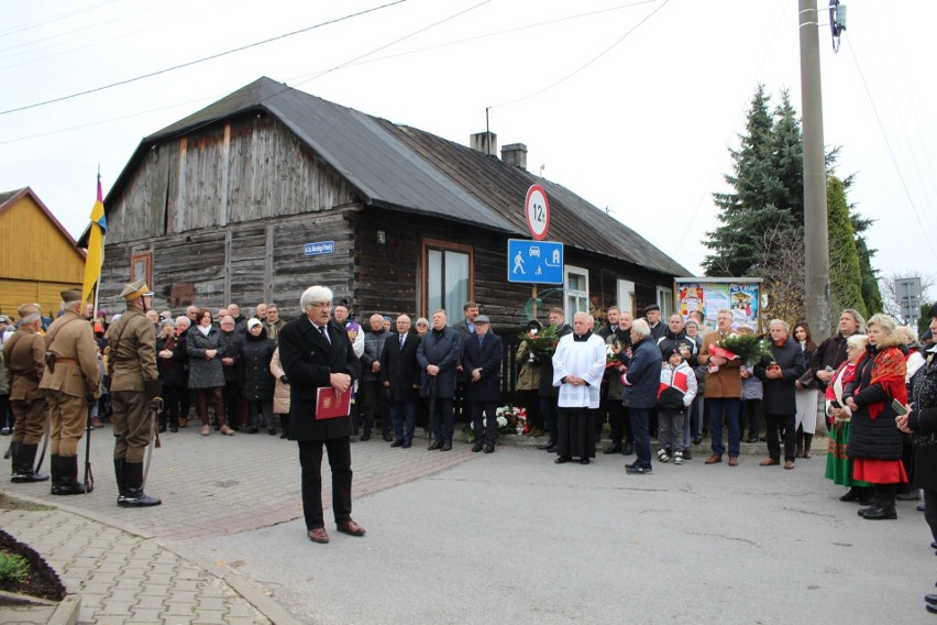 W Rogowie odsłonięto tablice poświęcone żołnierzom Armii Krajowej Janowi i Stanisławowi Ciasiom. Zobacz zdjęcia