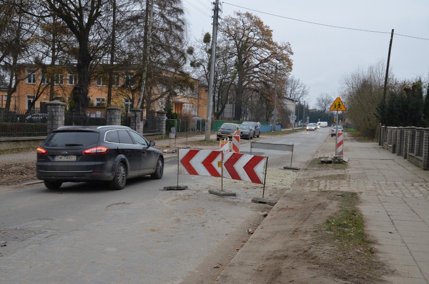 Wrocław: Remont na ul. Osobowickiej. Zablokowany jeden pas (ZDJĘCIA)