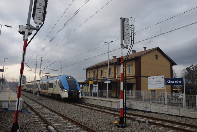 Dworzec w Skoczowie całkowicie się zmienił. W mieście jest też nowy przystanek Skoczów Bajerki.Zobacz kolejne zdjęcia. Przesuwaj zdjęcia w prawo - naciśnij strzałkę lub przycisk NASTĘPNE