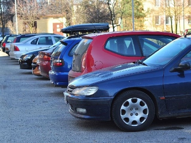 O tym, że w Tarnobrzega potrzeba kolejnych nowych miejsc postojowych świadczy tłok na osiedlowych parkingach.