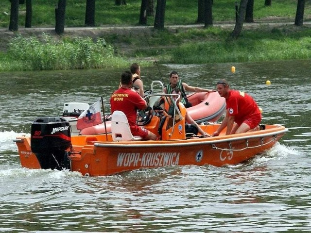 Nawałnica zaskoczyła na Gople. Drużyna WOPR nie próżnuje