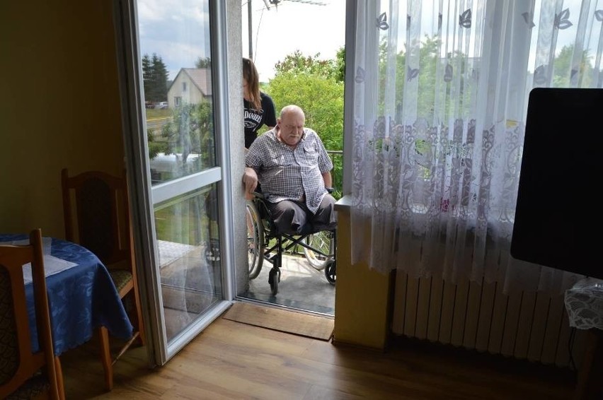 Niepełnosprawny z Trzebielina nie dostanie dofinansowania do windy. Nieludzkie przepisy [FILM, ZDJĘCIA]