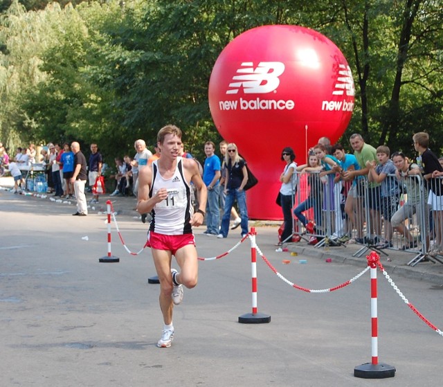 Węgier Laszlo Toth zwyciężył w jubileuszowym Półmaratonie Skarżyskim. 