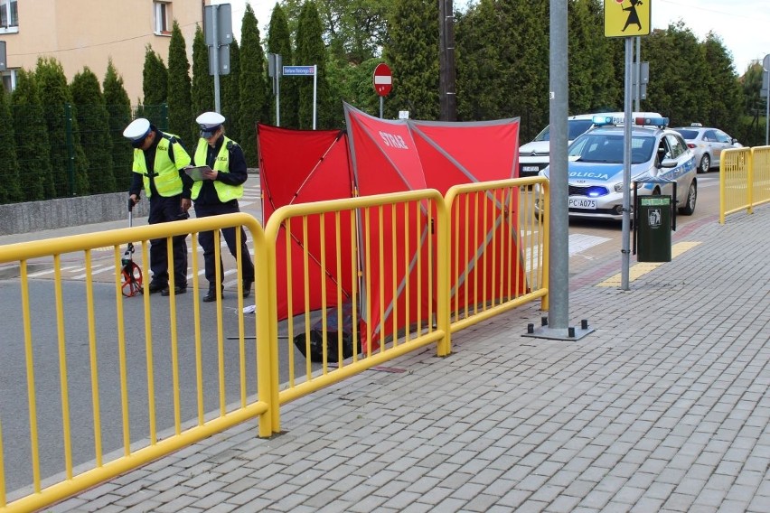 Kobieta z dzieckiem potrącona na przejściu dla pieszych. Zginęła. Kierowca był pijany. Symulowany wypadek przy szkole w Inowrocławiu