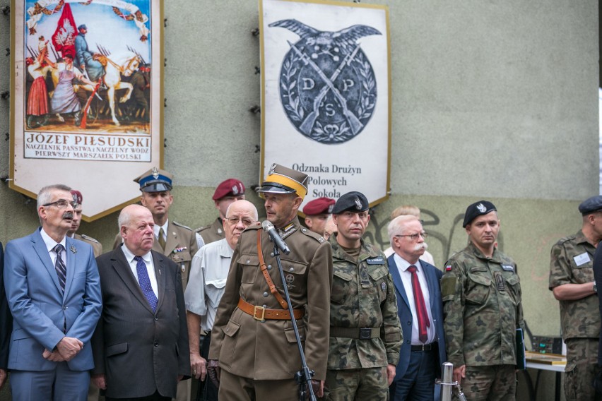 Kraków. Wymarsz Kadrówki, nowe odznaczenie państwowe i...