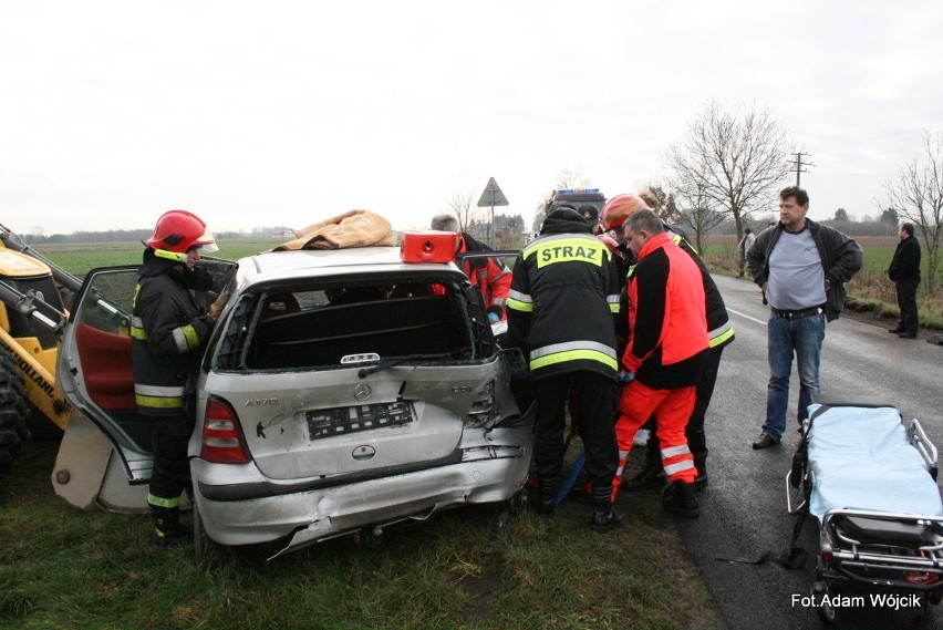 Wypadek koło Lulewic. Kierowca w szpitalu [zdjęcia]