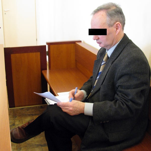 Oskarżony Jacek Z, według zeznań świadków, żadnego nacisku w sprawie przeglądania spisu wyborców, nie wywierał.