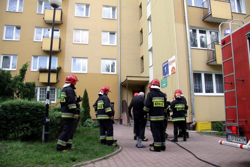 Pożar windy w bloku przy ul. Chęcińskiego. Ewakuowano mieszkańców (ZDJĘCIA)