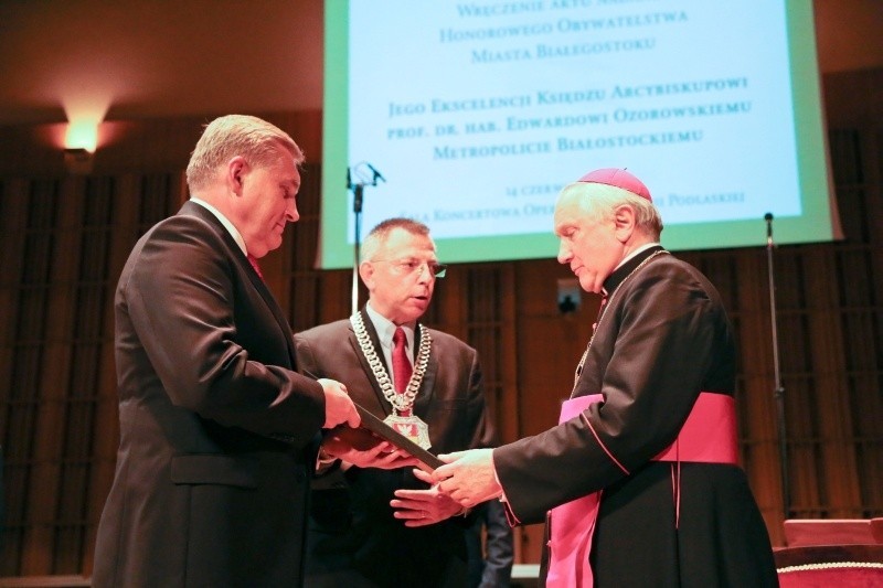 Abp Ozorowski honorowym obywatelem Białegostoku