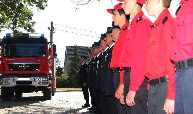 Samochód ratowniczo - gaśniczy, nowej generacji marki MAN, o wartości 651 tysięcy złotych zakupiła Jednostka Ochotniczej Straży Pożarnej w Woli Jachowej 