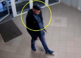Ktoś ukradł 740 euro z akademika w Bydgoszczy. Rozpoznajesz tego mężczyznę? [zdjęcia, wideo]