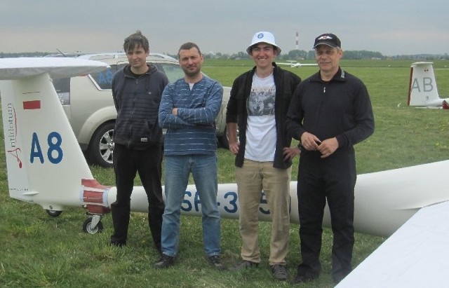 Zawodnicy Aeroklubu Kieleckiego, którzy brali udział w zawodach w Częstochowie. Na zdjęci, od lewej: Tomasz Muciek, Piotr Kowalski, Marcin Maludziński, Arkadiusz Stefańczyk. 