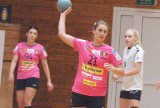 Piłkarki ręczne Korony Handball Kielce pokonały UKS PCM Kościerzyna i opuściły ostatnie miejsce w tabeli