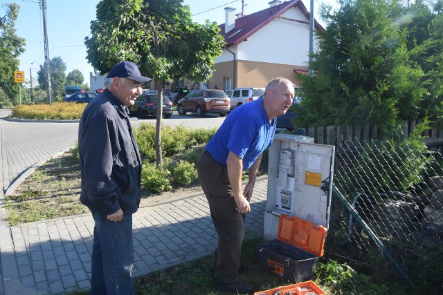 Kontakt to rzecz podstawowa, gdy nie ma prądu. To zdjęcie dzień po nawałnicy. Prąd w Ośrodku Zdrowia w Rytlu musiał być.