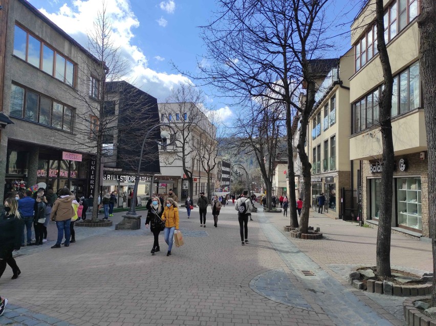 Zakopane. Pierwszy weekend wolności niezbyt tłoczny. Więcej ludzi było, gdy był zakaz wynajmu 