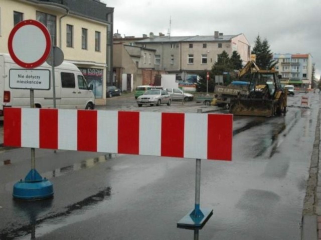 Na drogach w centrum Olesna stanęły znaki zakazu ruchu. Nie obowiązują tylko mieszkańców.